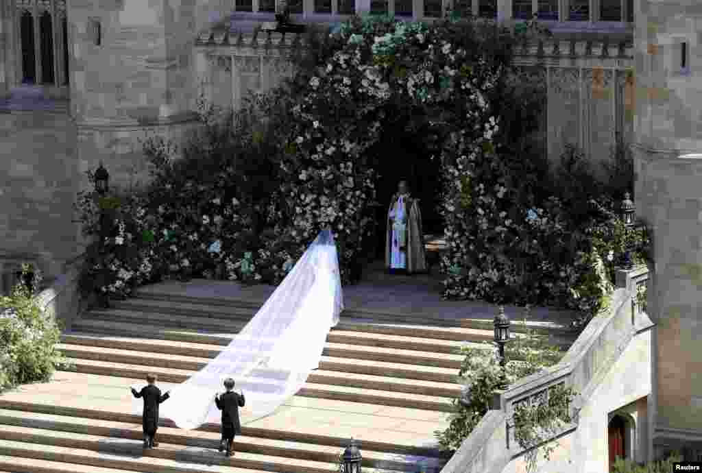 Meghan Markle arrives at St George's Chapel at Windsor Castle for her wedding to Prince Harry, May 19, 2018.