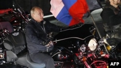 Владимир Путин на байк-фестивале. Новороссийск. 29 августа 2011 г.