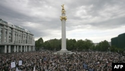 Митинг сторонников грузинской оппозиции с требованием отставки президента Михаила Саакашвили в Тбилиси, Грузия, 21 май 2011г.